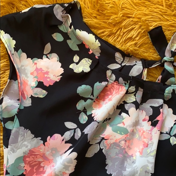 5/$20 Lauren Conrad blouse - Picture 6 of 7